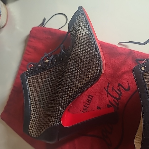 Christian Louboutin - Picture 7 of 8